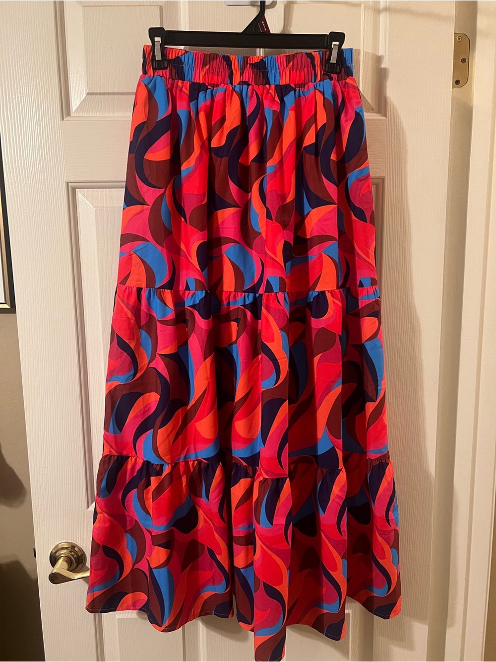 NWOT 🛍️3 for 25 🛍️ Arolina Bold Multicolor Swirl Tiered Maxi Skirt Size Small